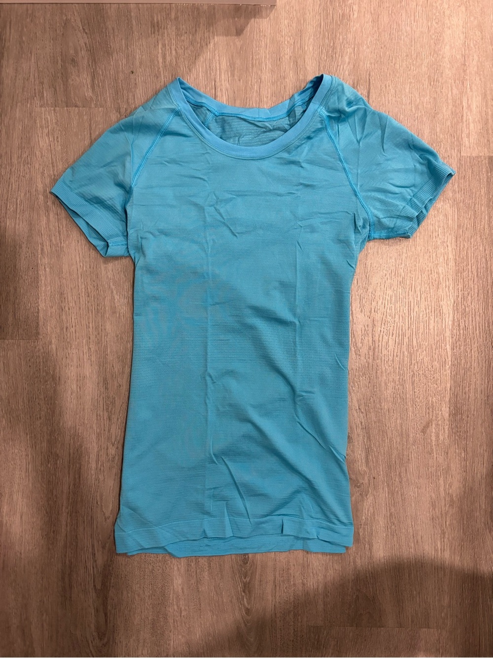 LIMITED EDITION NEVER WORN Women’s Lululemon Swiftly Tee in Aqua Blue